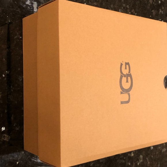 ugg box dimensions